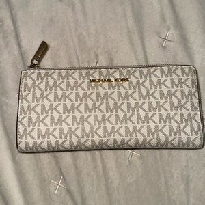 Michale Kors wallet